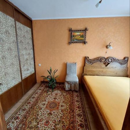 Apartment On Voli Avenue 21 Lutsʼk Екстериор снимка