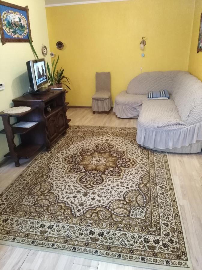 Apartment On Voli Avenue 21 Lutsʼk Екстериор снимка
